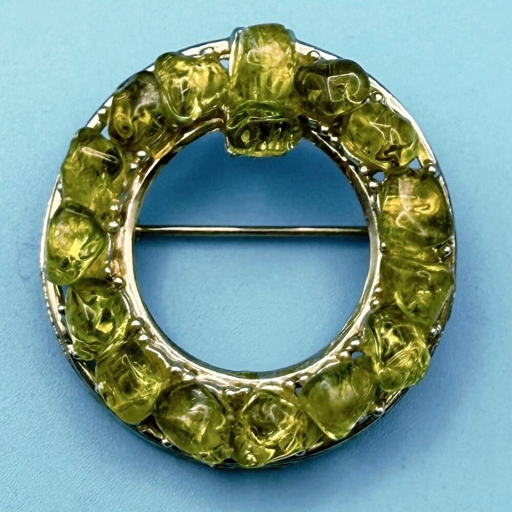 Vintage Lucite Nugget Wreath Brooch • Peridot Green • 1.5”
